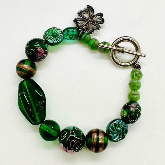 Green Cloisonné Glass Clover Bead Bracelet - Picture 1 of 12